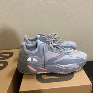 Yeezy 700 interi